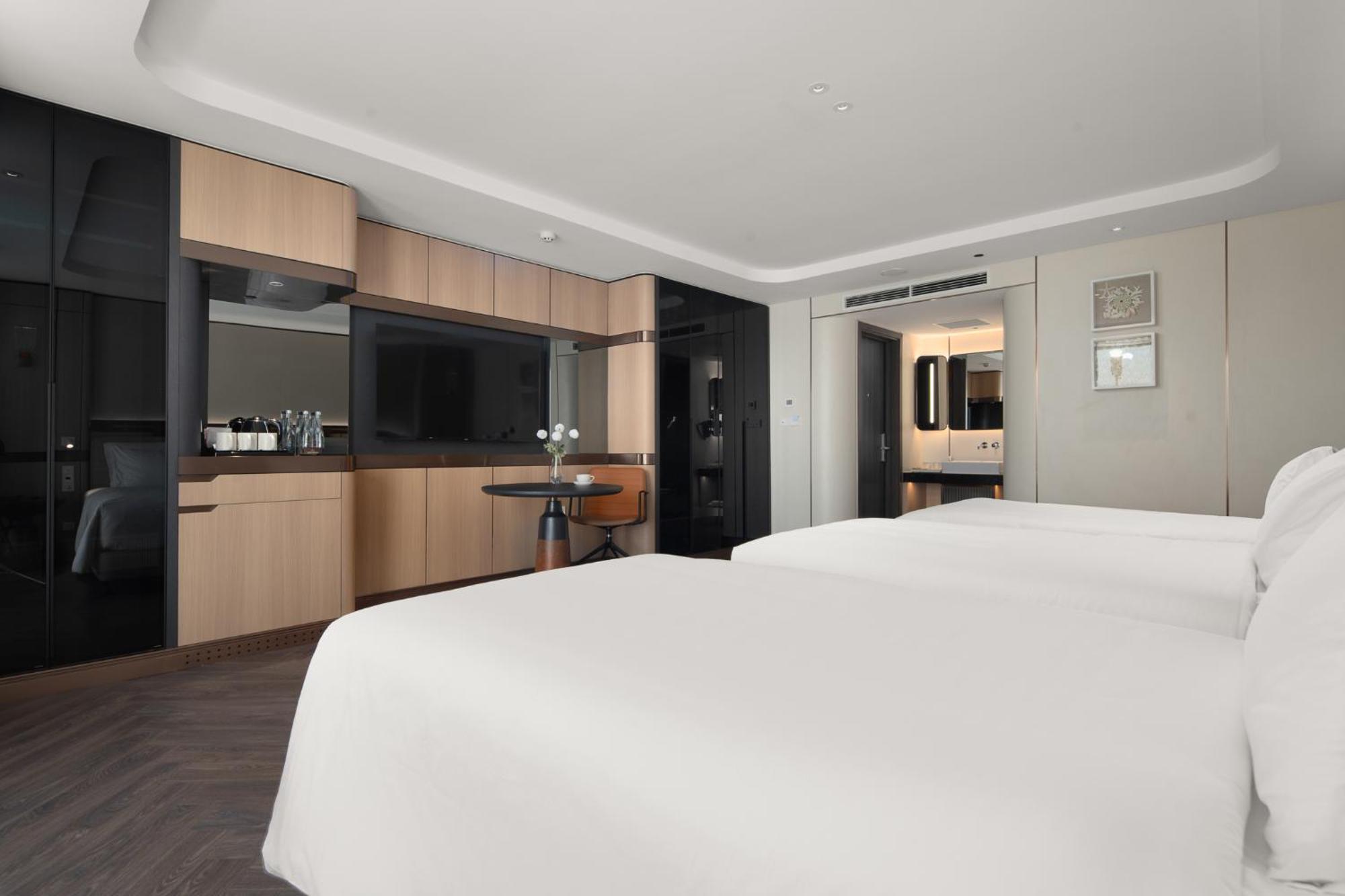 Grand Pioneers Halong Bay Cruise 1 Hotel ฮาลอง ภายนอก รูปภาพ