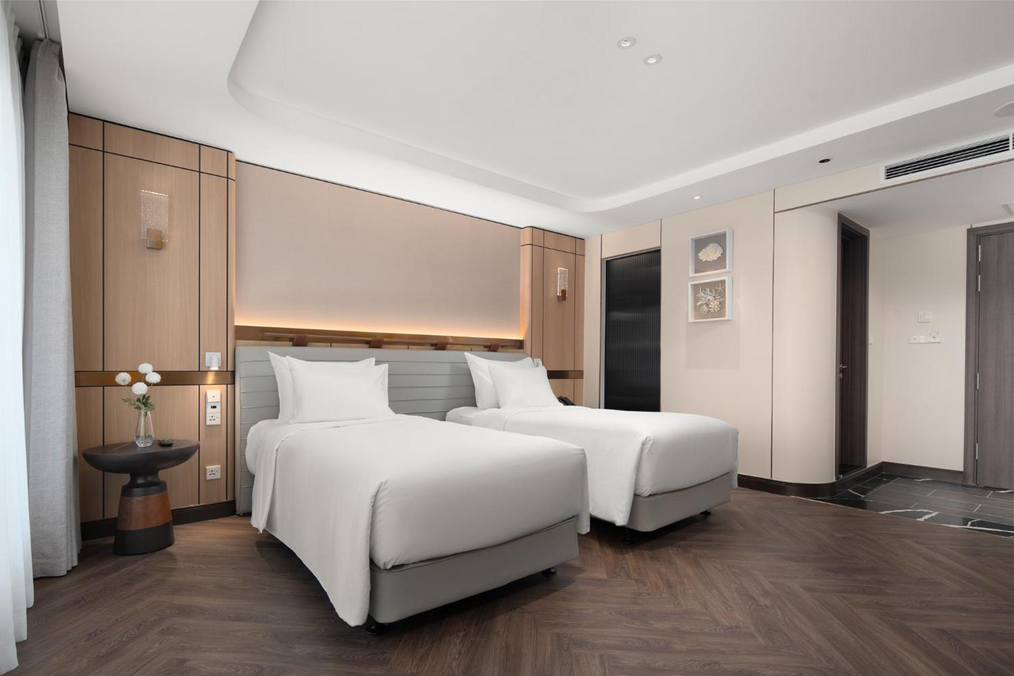 Grand Pioneers Halong Bay Cruise 1 Hotel ฮาลอง ภายนอก รูปภาพ