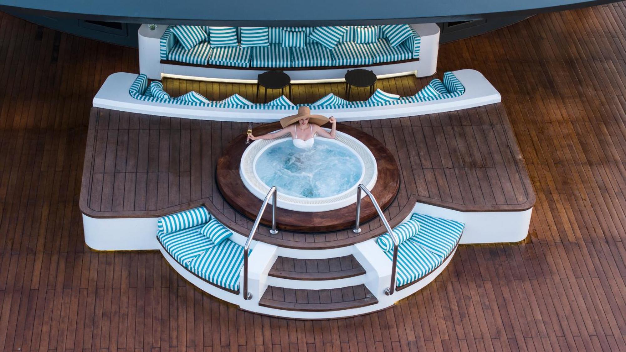 Grand Pioneers Halong Bay Cruise 1 Hotel ฮาลอง ภายนอก รูปภาพ