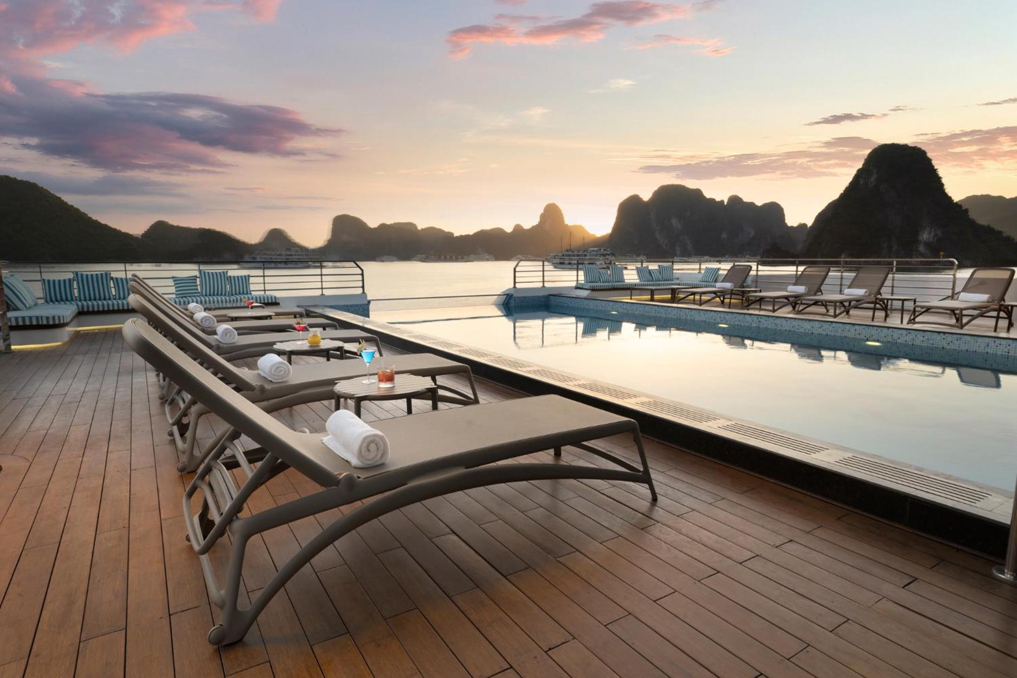 Grand Pioneers Halong Bay Cruise 1 Hotel ฮาลอง ภายนอก รูปภาพ