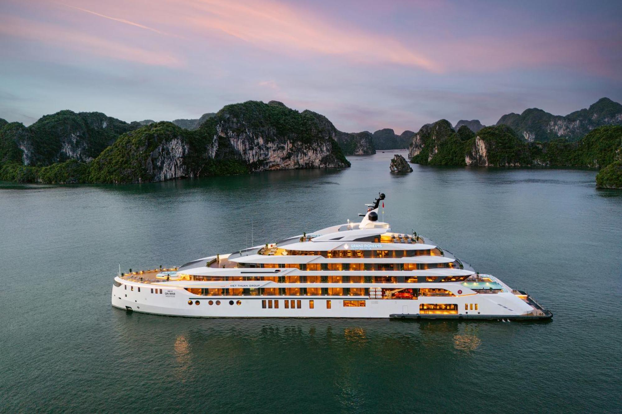 Grand Pioneers Halong Bay Cruise 1 Hotel ฮาลอง ภายนอก รูปภาพ